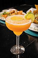 El Faro Containers Beach Hotel