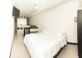 El Faro Containers Beach Hotel