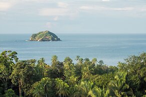 El Faro Containers Beach Hotel