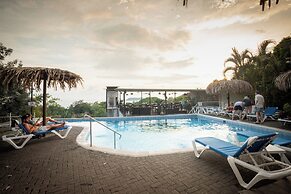 El Faro Containers Beach Hotel