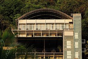 El Faro Containers Beach Hotel