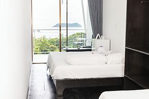 El Faro Containers Beach Hotel