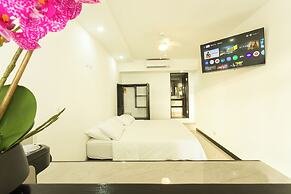 El Faro Containers Beach Hotel