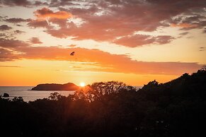 El Faro Containers Beach Hotel