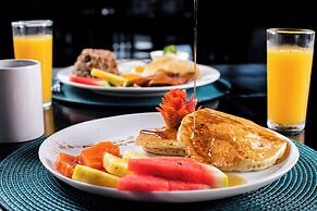 El Faro Containers Beach Hotel