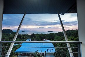 El Faro Containers Beach Hotel