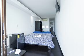 El Faro Containers Beach Hotel