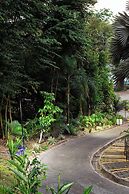 El Faro Containers Beach Hotel