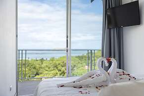 El Faro Containers Beach Hotel