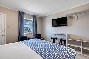 Dolphin Oceanfront Motel