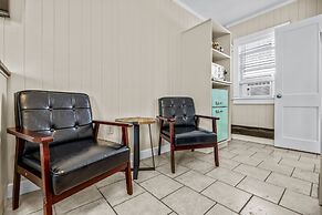 Dolphin Oceanfront Motel