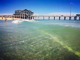 Dolphin Oceanfront Motel