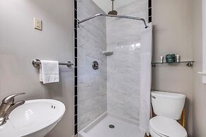 Dolphin Oceanfront Motel