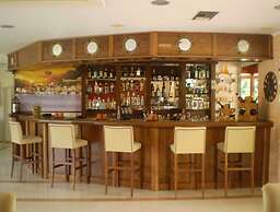 Damia Hotel