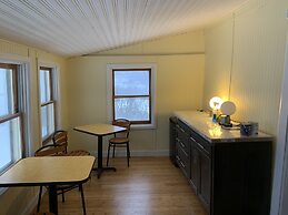 Marmora and Lake Inn