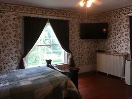 Marmora and Lake Inn