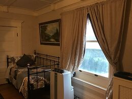 Marmora and Lake Inn