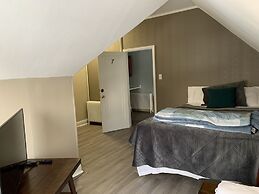 Marmora and Lake Inn