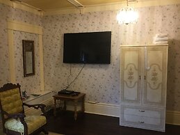 Marmora and Lake Inn