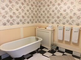 Marmora and Lake Inn