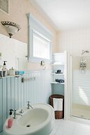 Marmora and Lake Inn