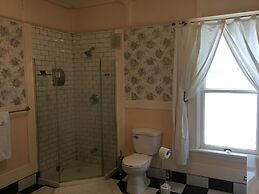 Marmora and Lake Inn