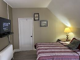 Marmora and Lake Inn