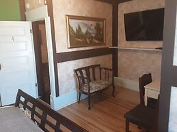 Marmora and Lake Inn