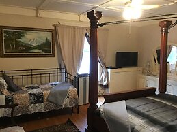 Marmora and Lake Inn