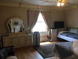 Marmora and Lake Inn