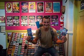 Ocean Island Inn Backpackers Suites - Hostel