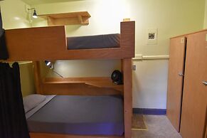 Ocean Island Inn Backpackers Suites - Hostel