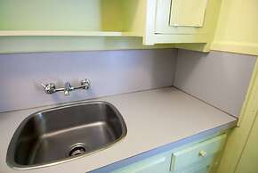 Ocean Island Inn Backpackers Suites - Hostel