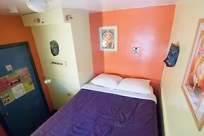 Ocean Island Inn Backpackers Suites - Hostel