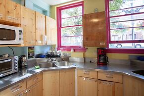 Ocean Island Inn Backpackers Suites - Hostel