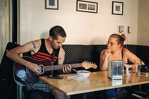 Ocean Island Inn Backpackers Suites - Hostel