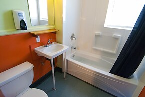 Ocean Island Inn Backpackers Suites - Hostel