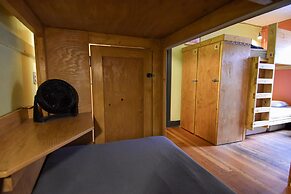 Ocean Island Inn Backpackers Suites - Hostel