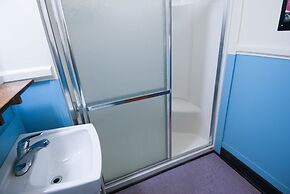 Ocean Island Inn Backpackers Suites - Hostel