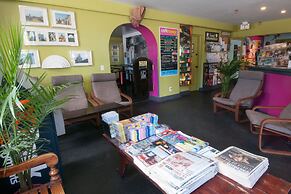 Ocean Island Inn Backpackers Suites - Hostel