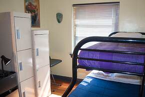 Ocean Island Inn Backpackers Suites - Hostel