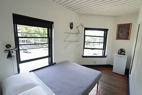 Ocean Island Inn Backpackers Suites - Hostel