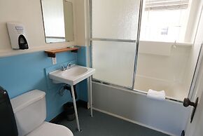 Ocean Island Inn Backpackers Suites - Hostel