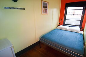 Ocean Island Inn Backpackers Suites - Hostel