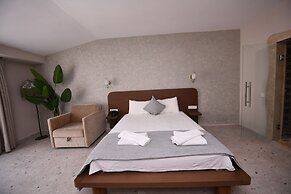 Montebello Deluxe
