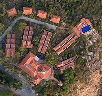 Victoria Nui Sam Lodge