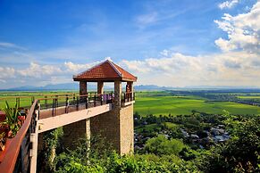 Victoria Nui Sam Lodge