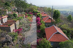 Victoria Nui Sam Lodge