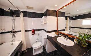 Victoria Nui Sam Lodge