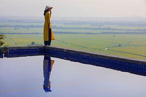 Victoria Nui Sam Lodge